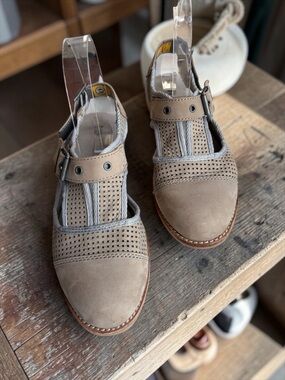 Cat Caterpillar Tan Perforated Leather Buckle Sandals